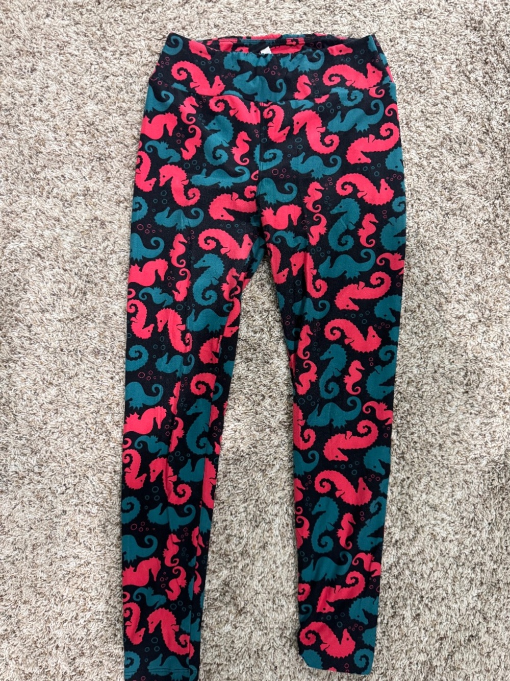 LuLaRoe seahorse leggings black background with pink/teal seahorses OS 2-10